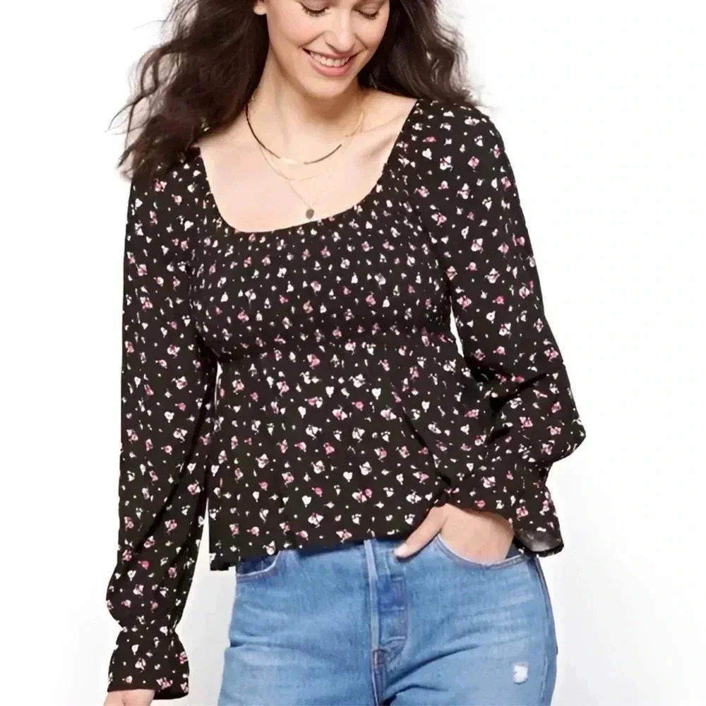 Daisy & Delilah Boho Black Floral Top Smocked Bodice Long Bell Sleeve Women’s M